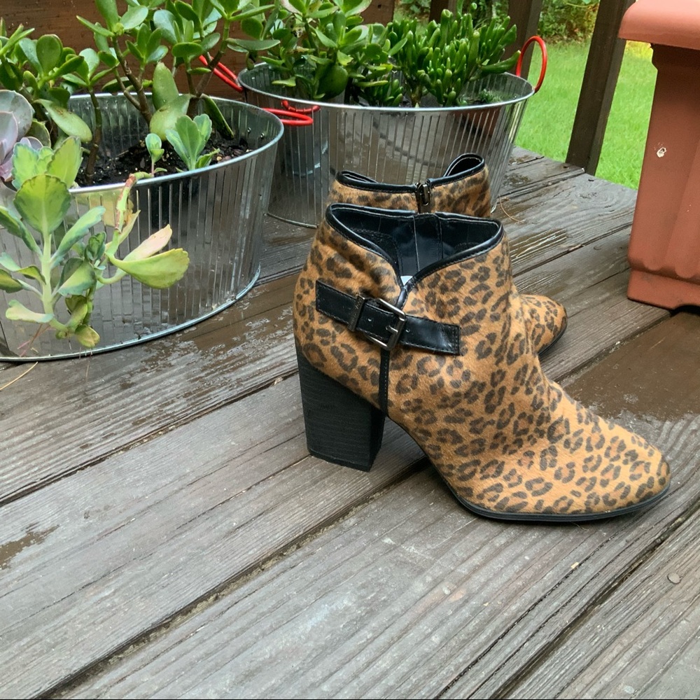 Libby EDELMAN LEOPARD ANKLE BOOTS SZ 10W NWOT